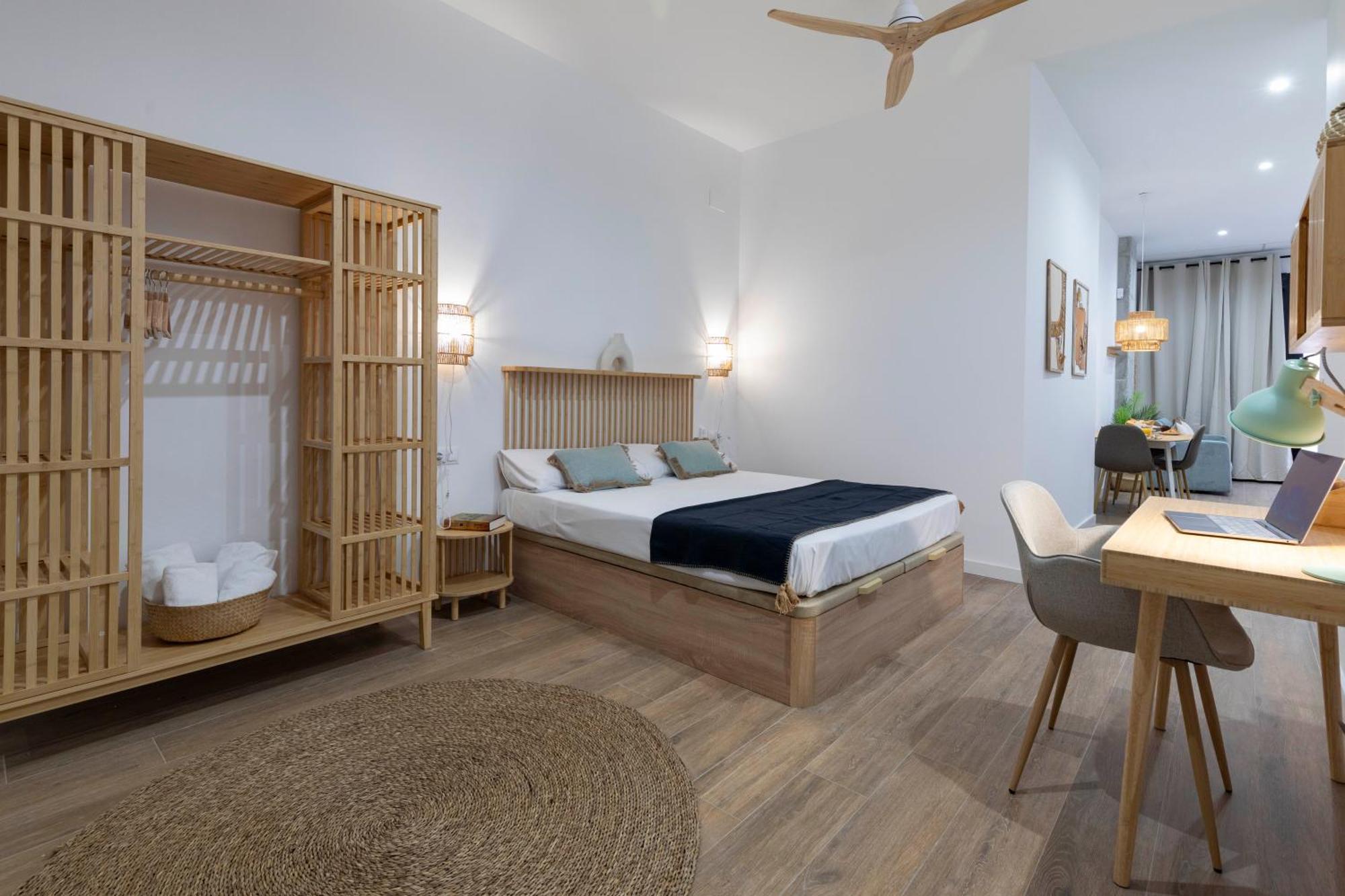 Travel Habitat Mediterranean Suites Valencia Bagian luar foto