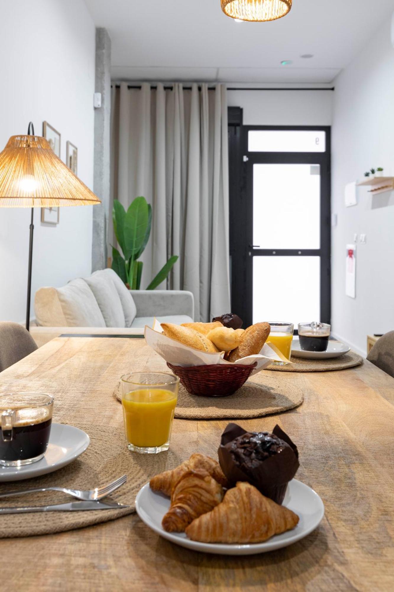 Travel Habitat Mediterranean Suites Valencia Bagian luar foto