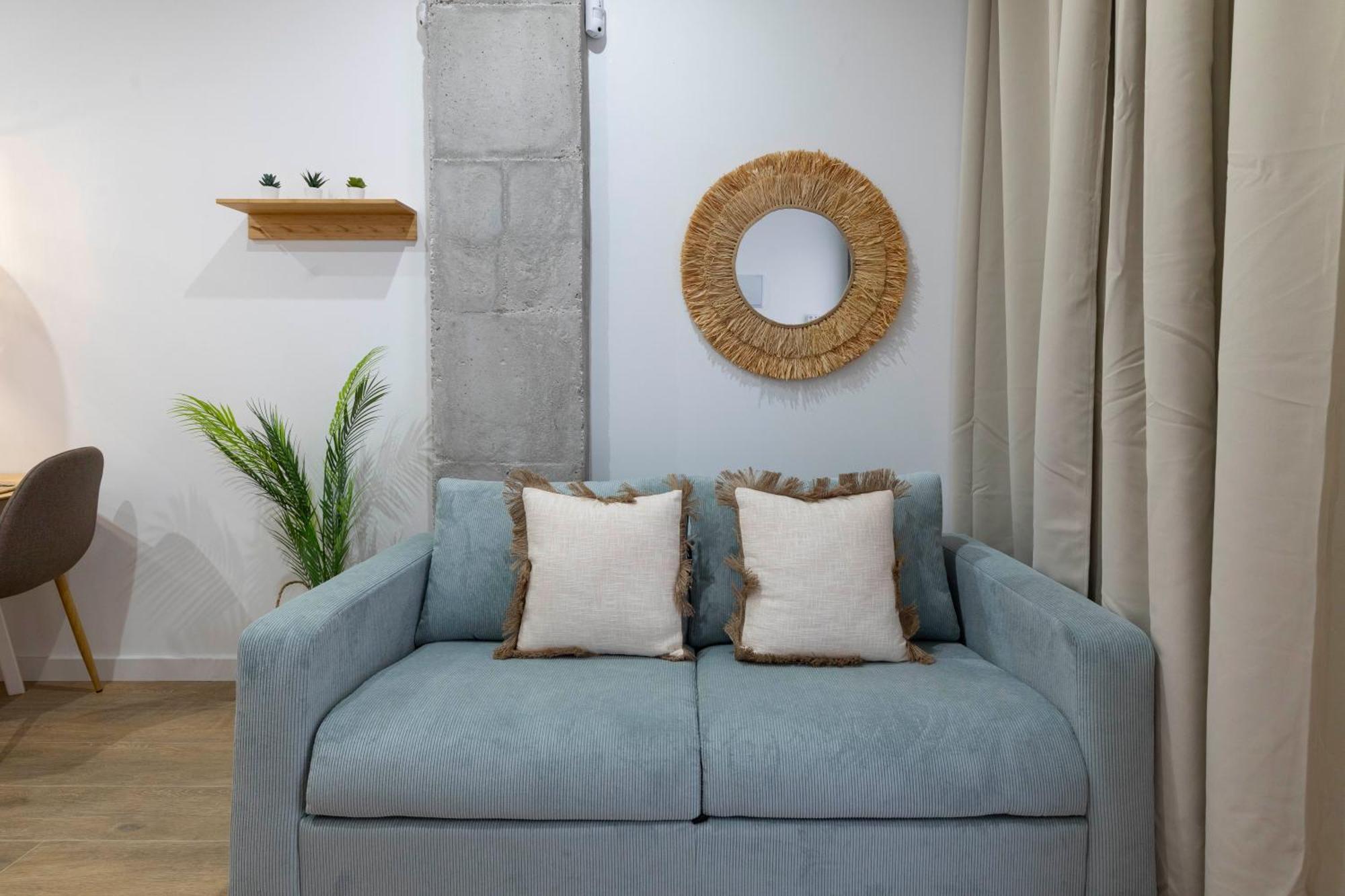 Travel Habitat Mediterranean Suites Valencia Bagian luar foto