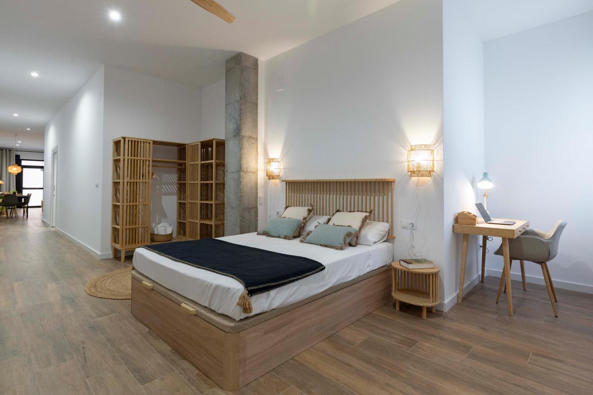 Travel Habitat Mediterranean Suites Valencia Bagian luar foto