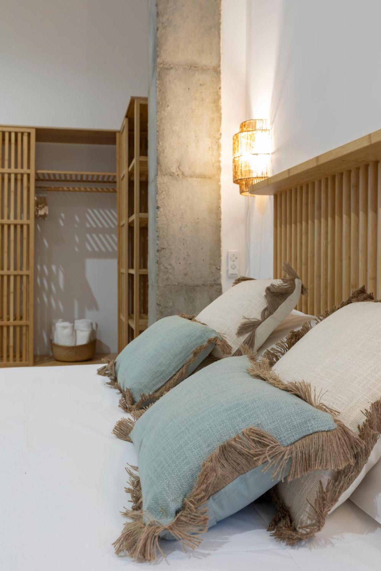 Travel Habitat Mediterranean Suites Valencia Bagian luar foto