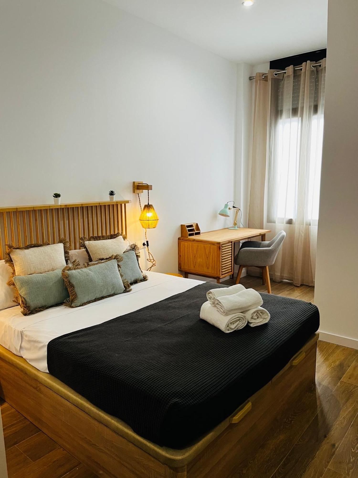 Travel Habitat Mediterranean Suites Valencia Bagian luar foto
