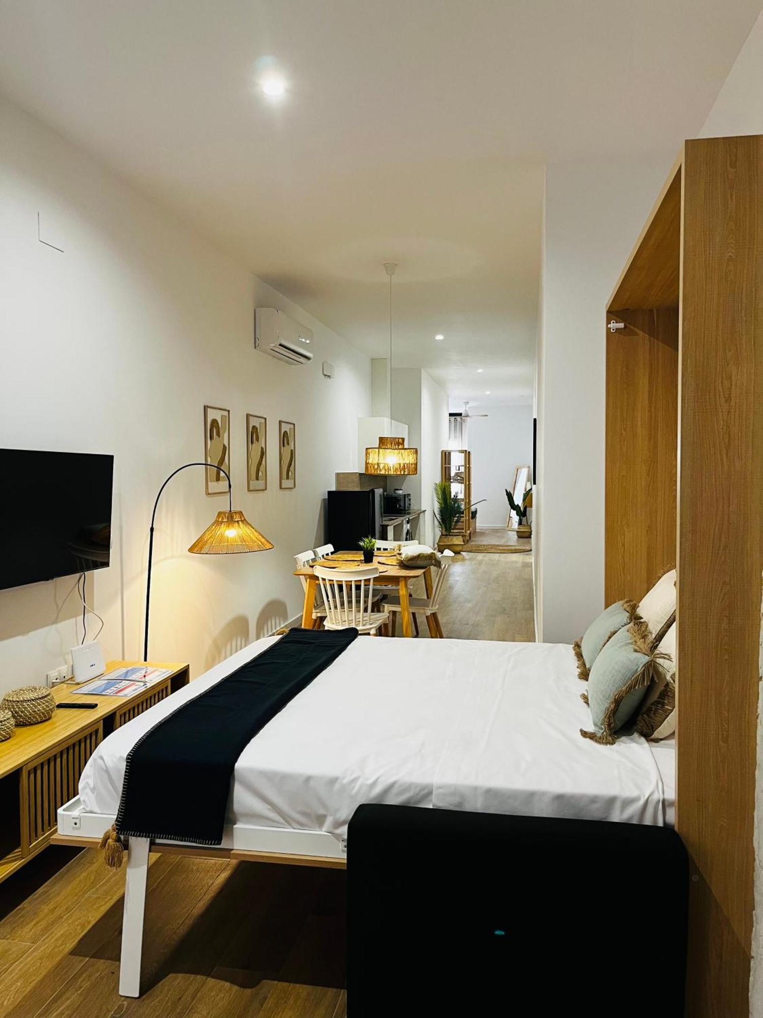Travel Habitat Mediterranean Suites Valencia Bagian luar foto