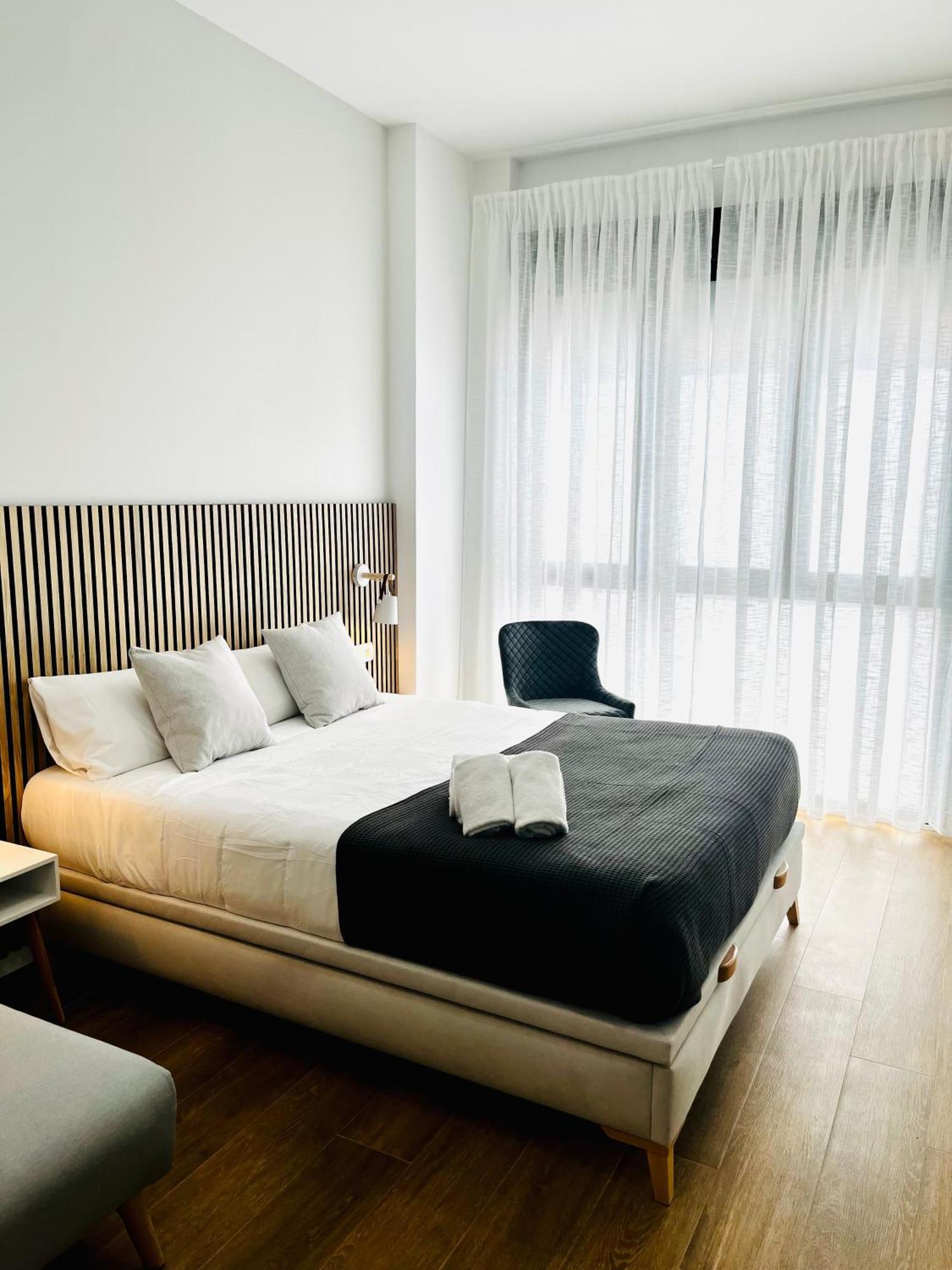 Travel Habitat Mediterranean Suites Valencia Bagian luar foto