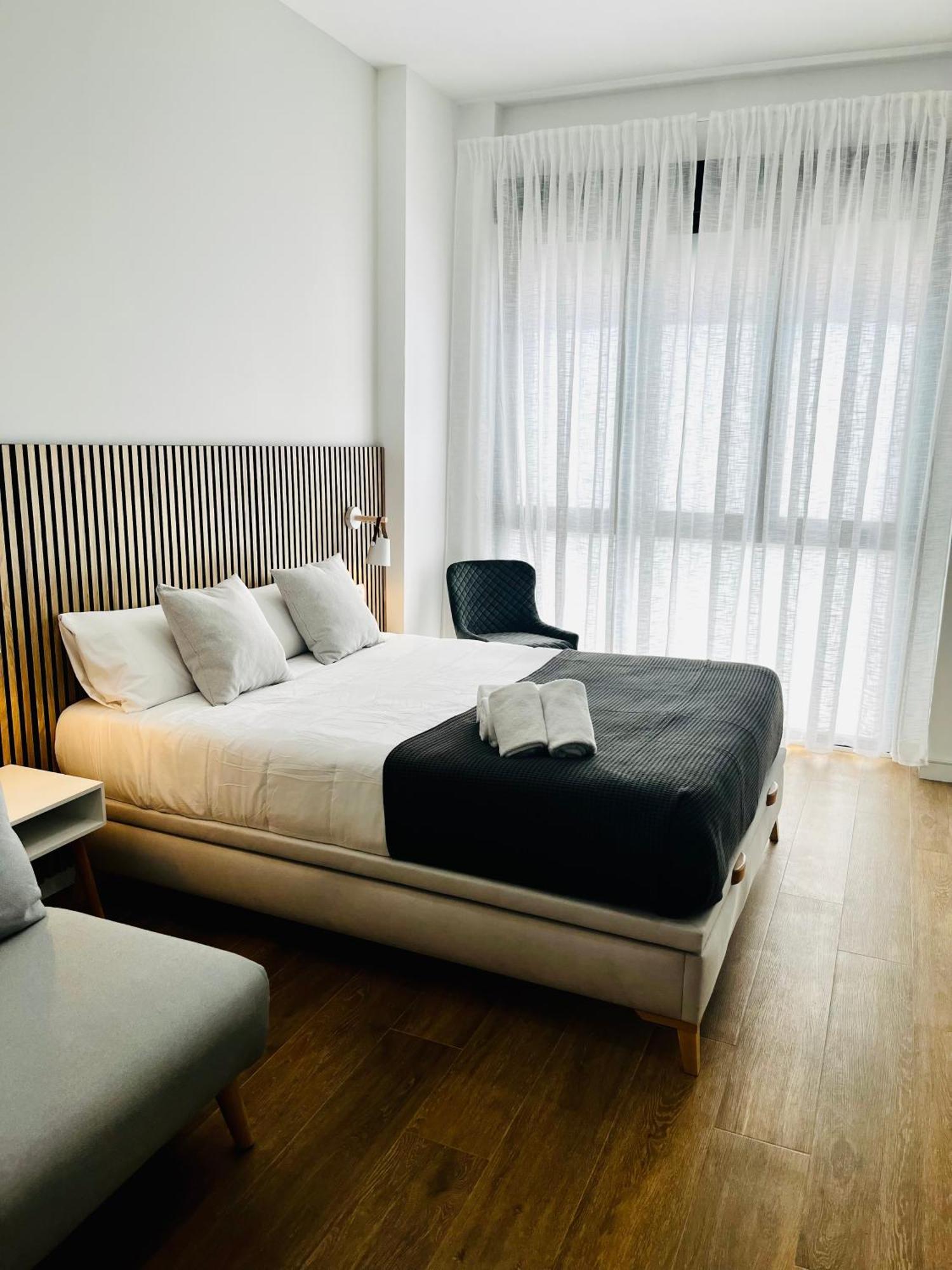 Travel Habitat Mediterranean Suites Valencia Ruang foto