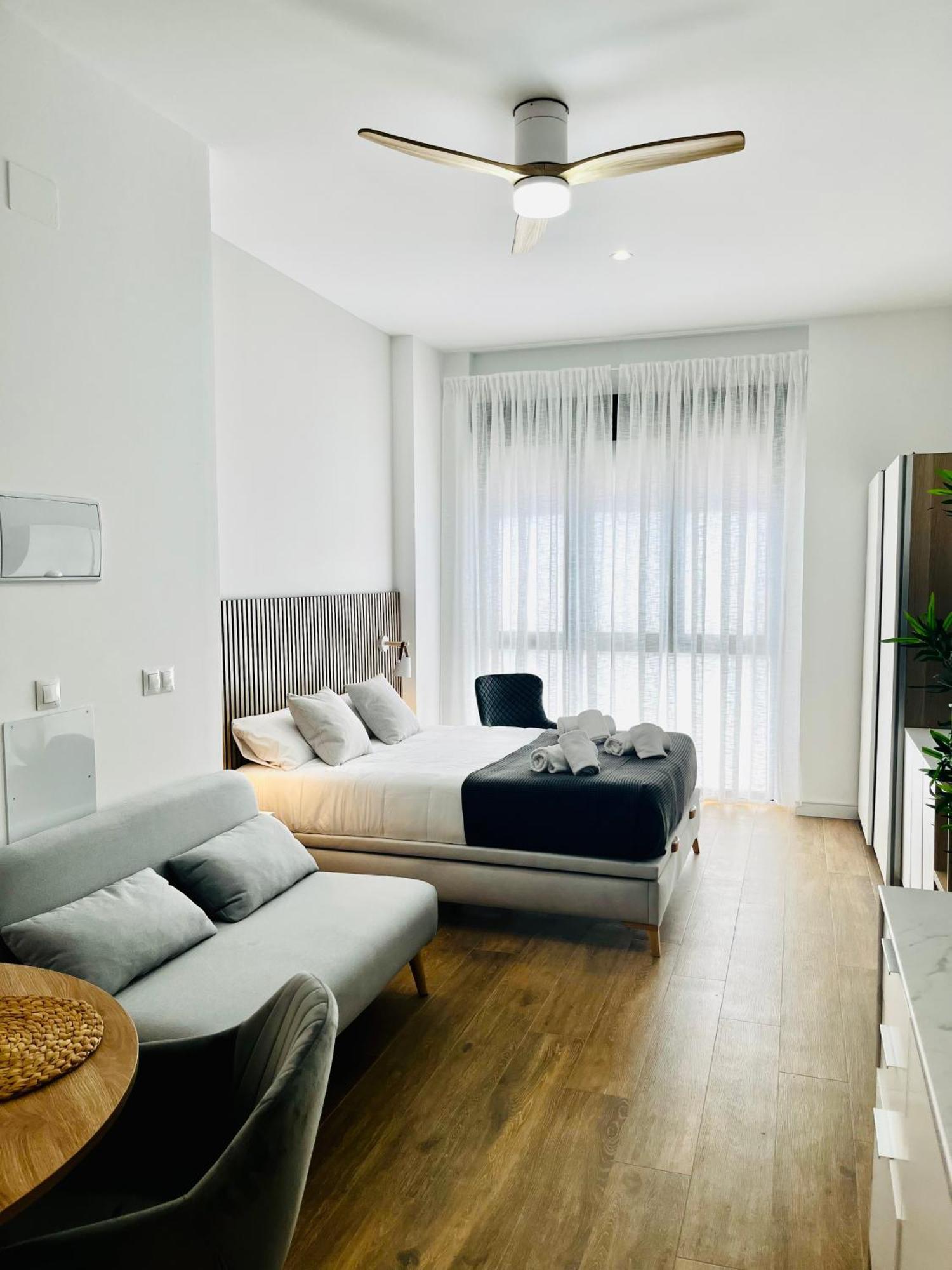 Travel Habitat Mediterranean Suites Valencia Bagian luar foto