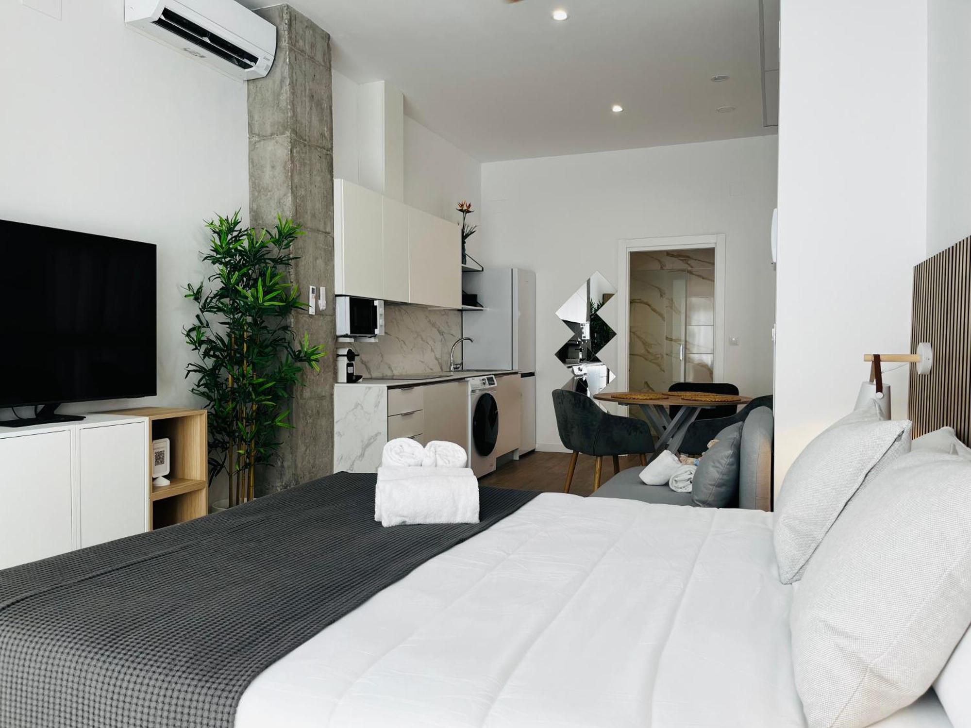 Travel Habitat Mediterranean Suites Valencia Bagian luar foto